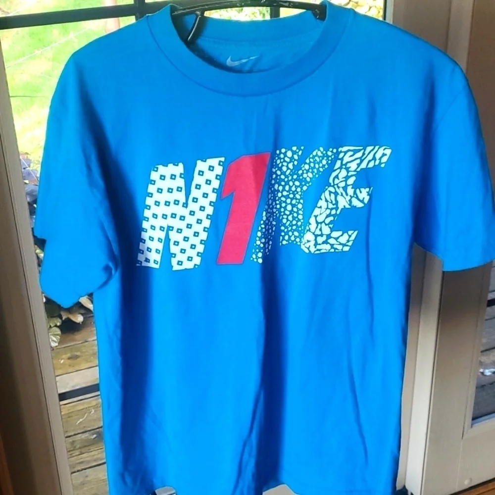 Nike Loose Fit Graphic Short Sleeve Sz.‎ M Tshirt